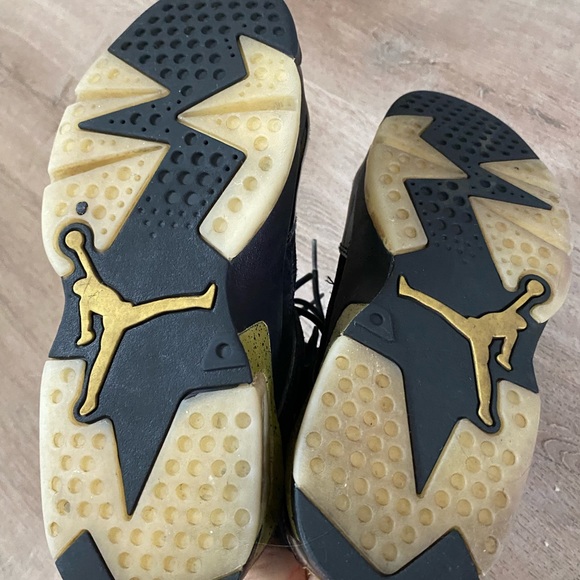 Kids Jordan Retro Shoes - Picture 5 of 5